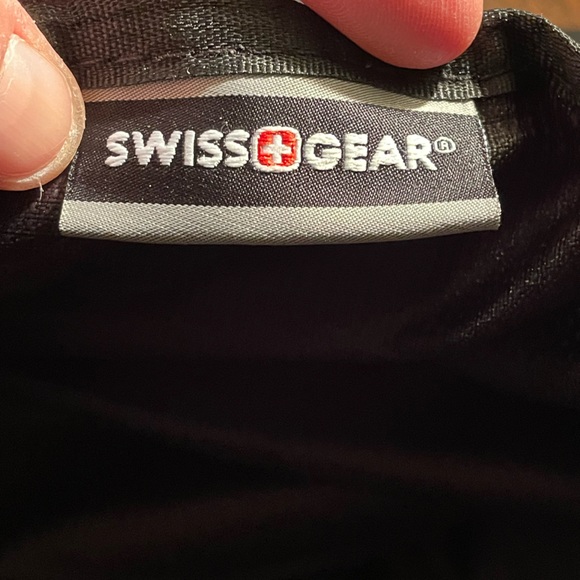 NEW MINT & UNUSED “SWISS GEAR” NYLON 20” DUFFLE GYM & TRAVEL BAG SWISS ARMY BAG - Picture 9 of 14